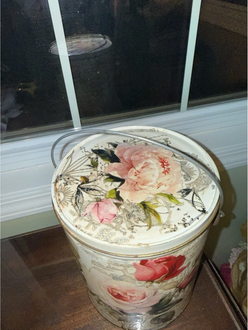 Vintage inspired decorative Pink Roses Tin Canister/Lid, shabby chic,cottagecore